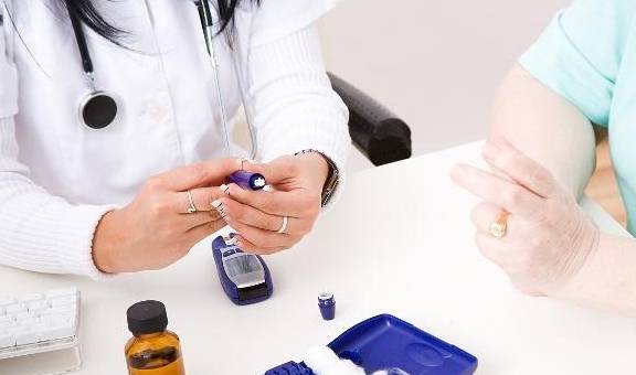 饮食|糖尿病患者出现低血糖，可能是这4个原因造成的，得提防