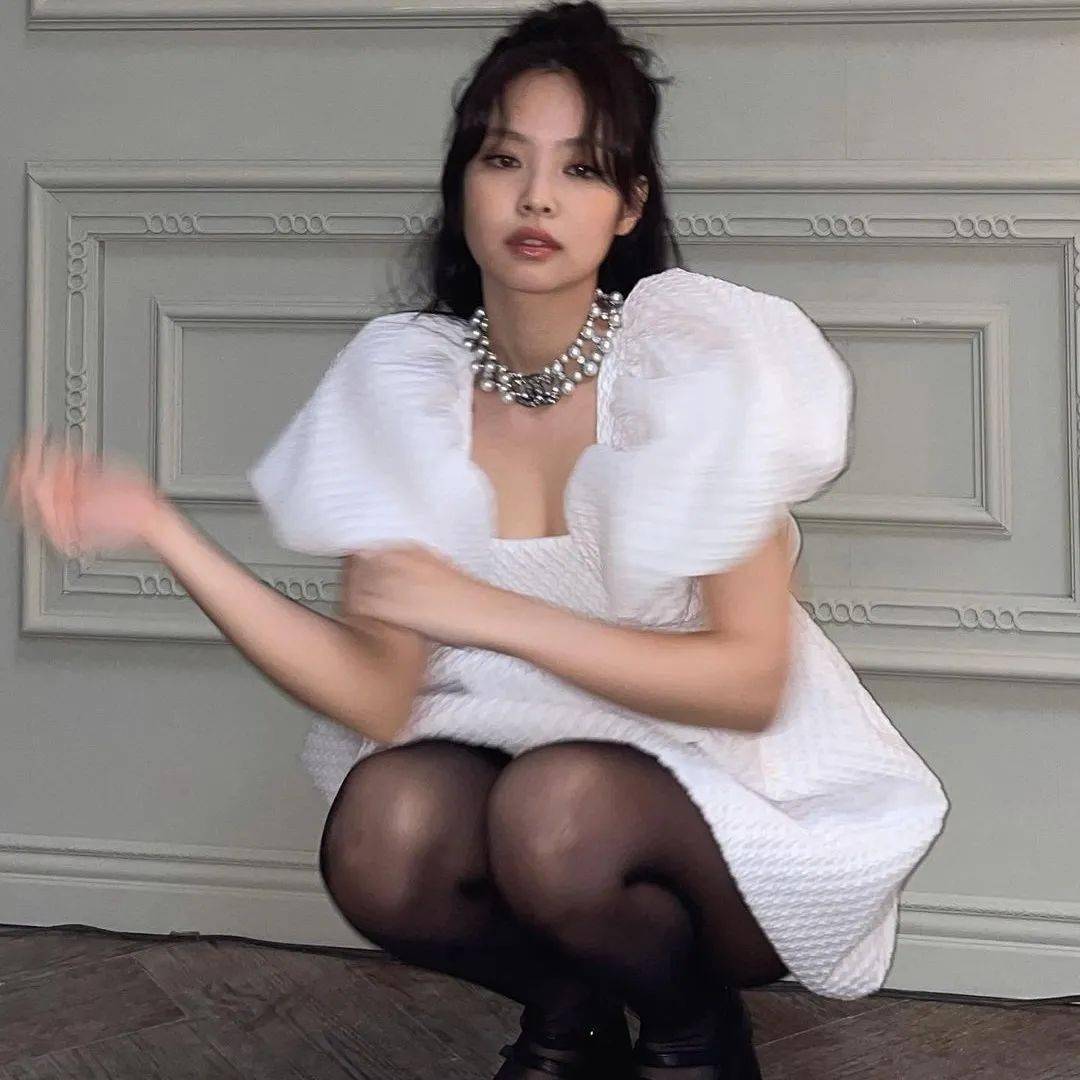 赵露思|一条娃娃裙，让女明星撞衫率显著提升！