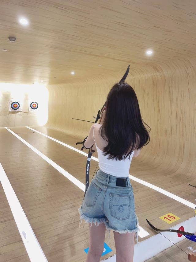 te|吊带背心上衣简洁又干练且又充满女人味