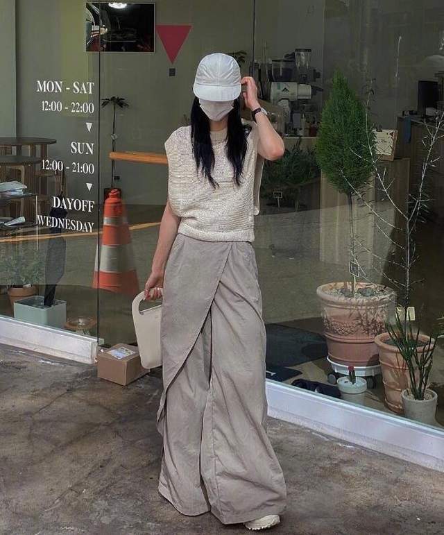 背带|夏日酷飒休闲出街 ins博主深色系极简穿搭 ?
