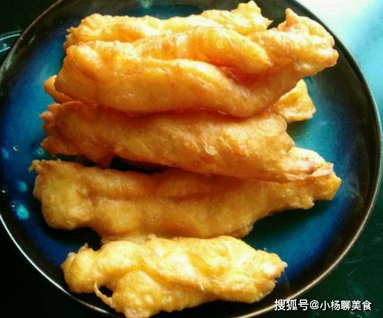 美食|我家炸油条都不用发面，焦香酥脆，放一天也不皮，比买来的好吃