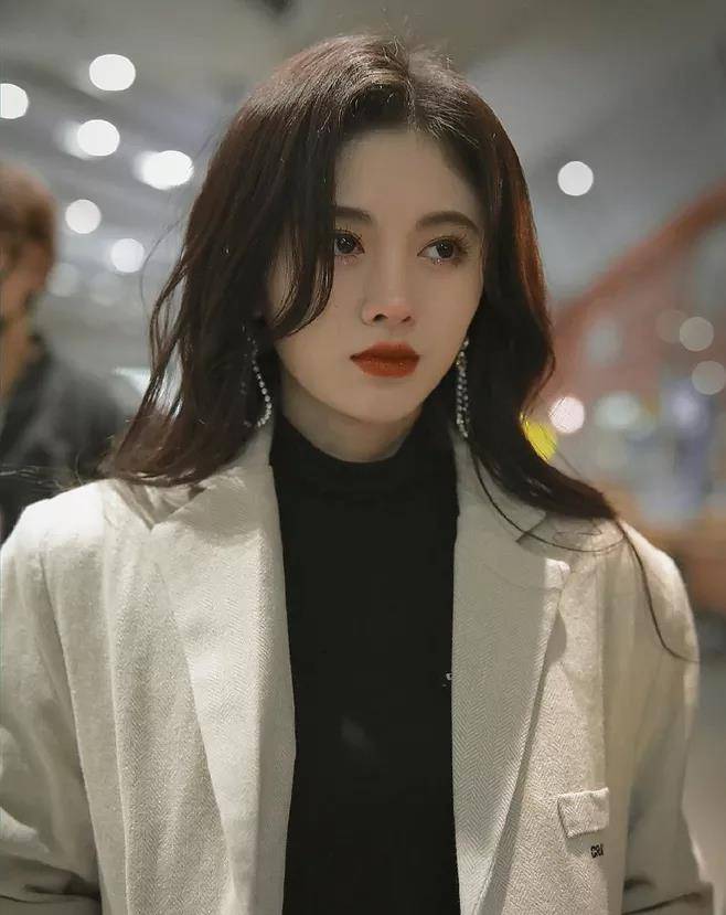 调整|赵露思调整发际线后显瘦10斤？提升颜值，拯救发际线小妙招来了！