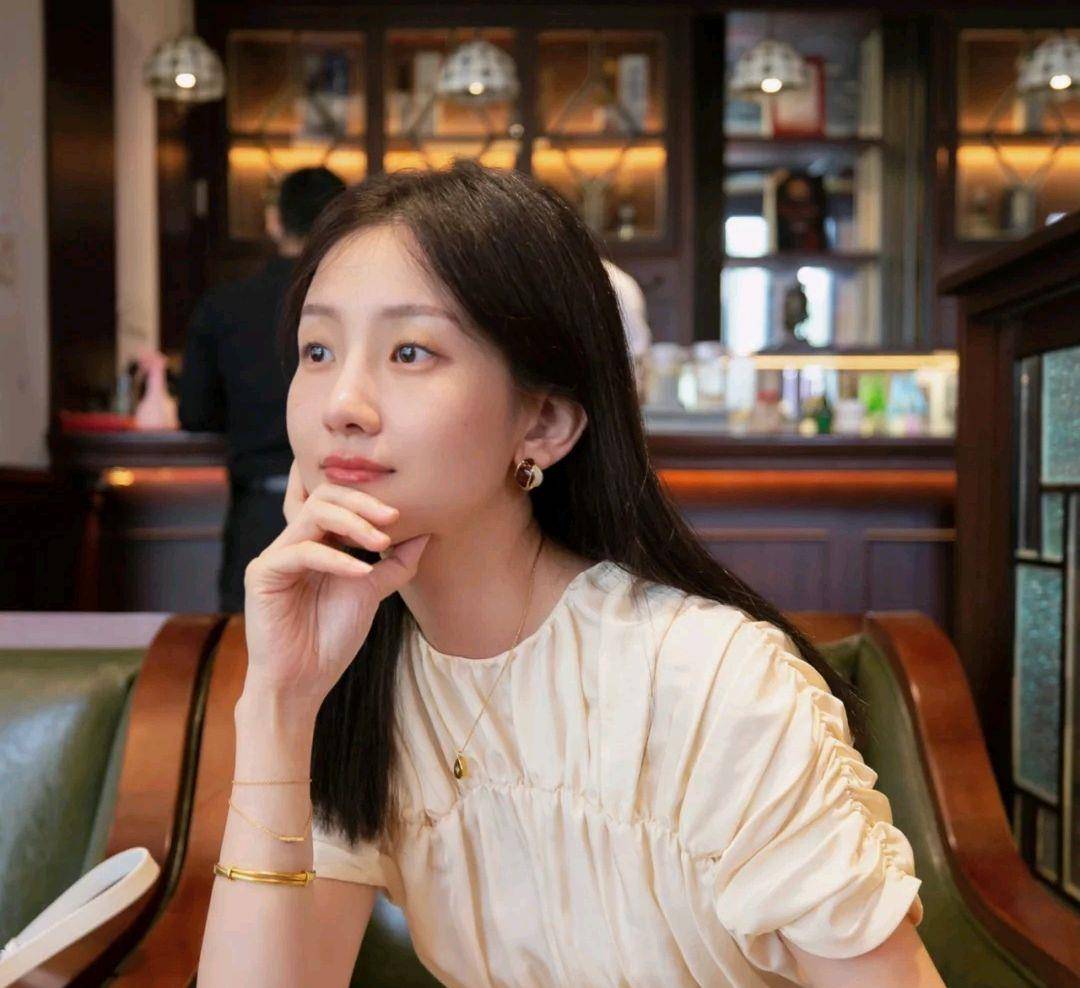 才会|不起眼的基础款服装怎么搭配才好看？只要穿对了，气质不输超模