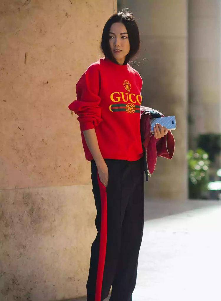 卫衣|倪妮用卫衣配阔腿裤好俏皮，少女感十足，小个子麻烦请跟周冬雨学