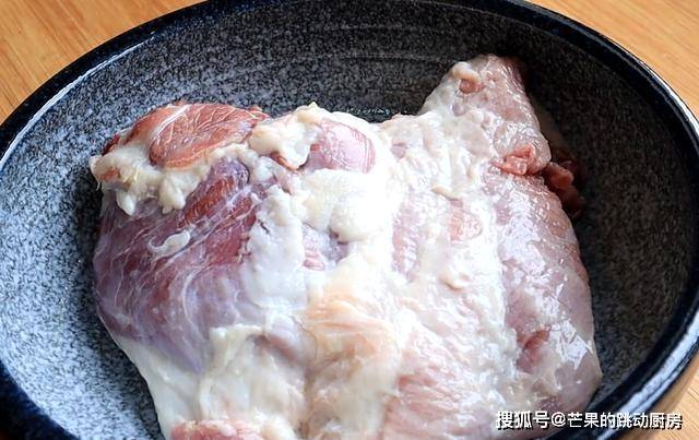 做法|羊肉串别出去买了，教你在家做，咬一口滋滋冒油，3斤羊肉不够吃