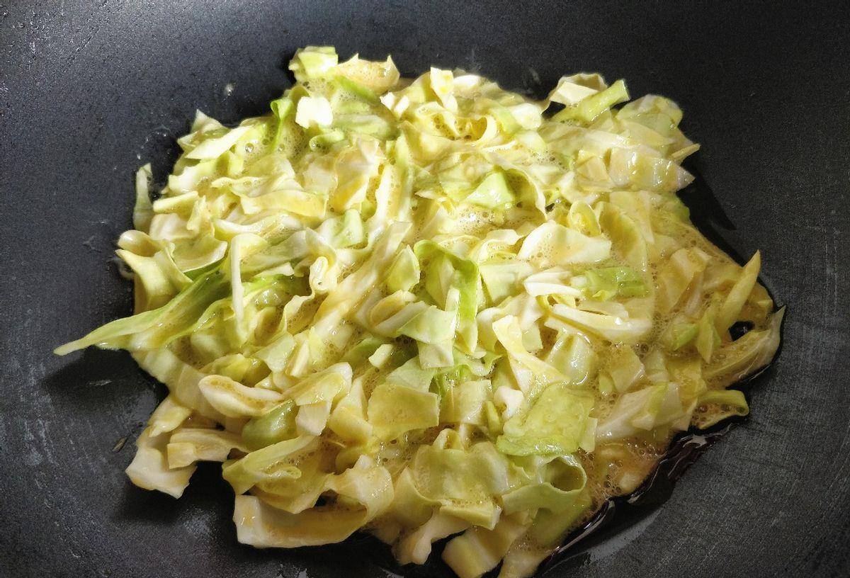 煎饼|在家做早餐饼，鸡蛋搭配卷心菜，好吃又美味