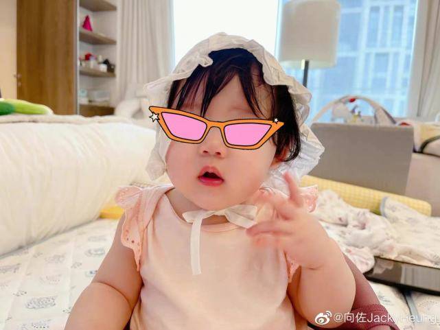 孙女|向太带娃，向佐郭碧婷给cora买童装，挑选高奢衣物把女儿宠成公主