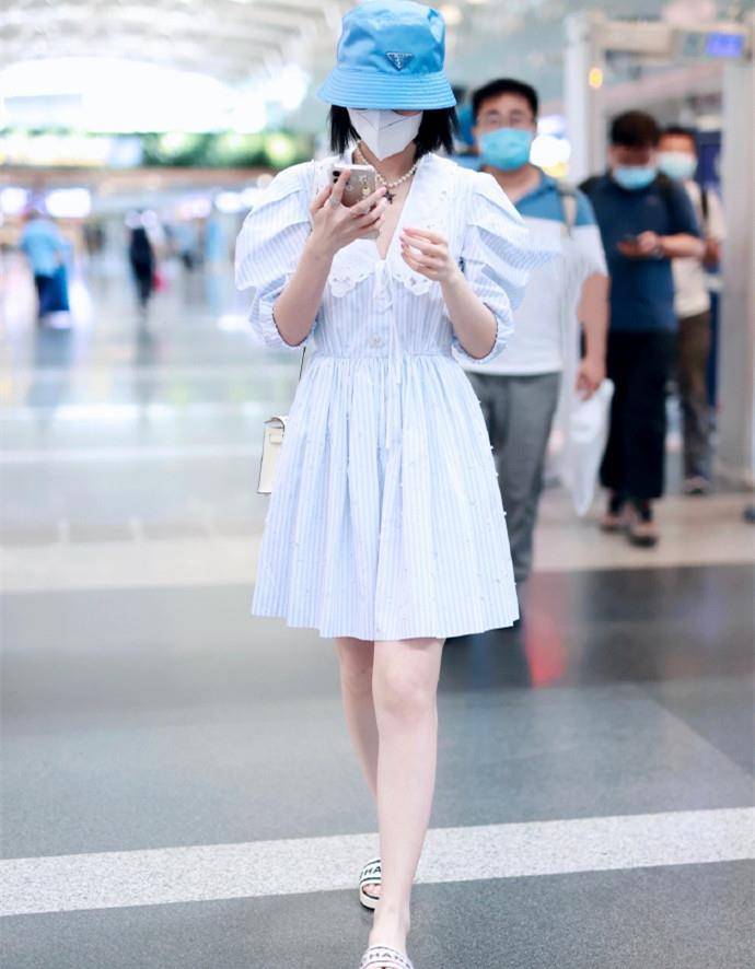 魅力|真替毛晓彤“捉急”，穿拖鞋就去赶飞机，好在穿泡泡裙仍美似仙女