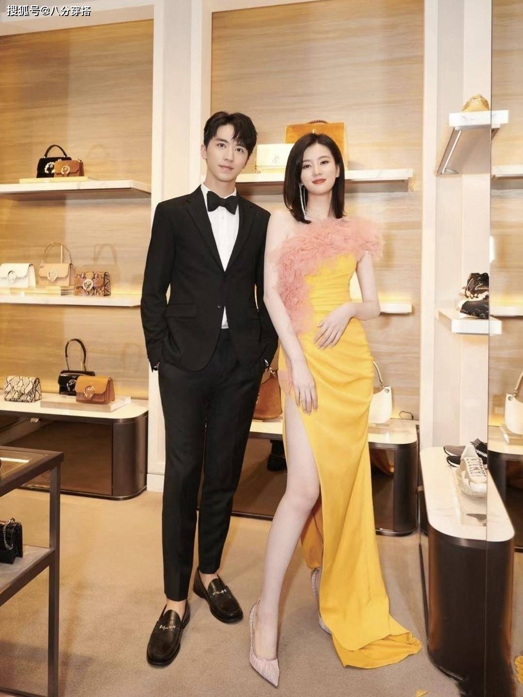 女孩子|乔欣彻底放弃“乖乖女路线”，一袭黄色礼服华丽高级，成熟性感