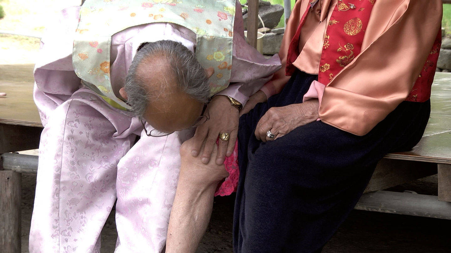 老人|泪目！韩国老夫妻结婚七十多年恩爱如初，好多细节令人感动！