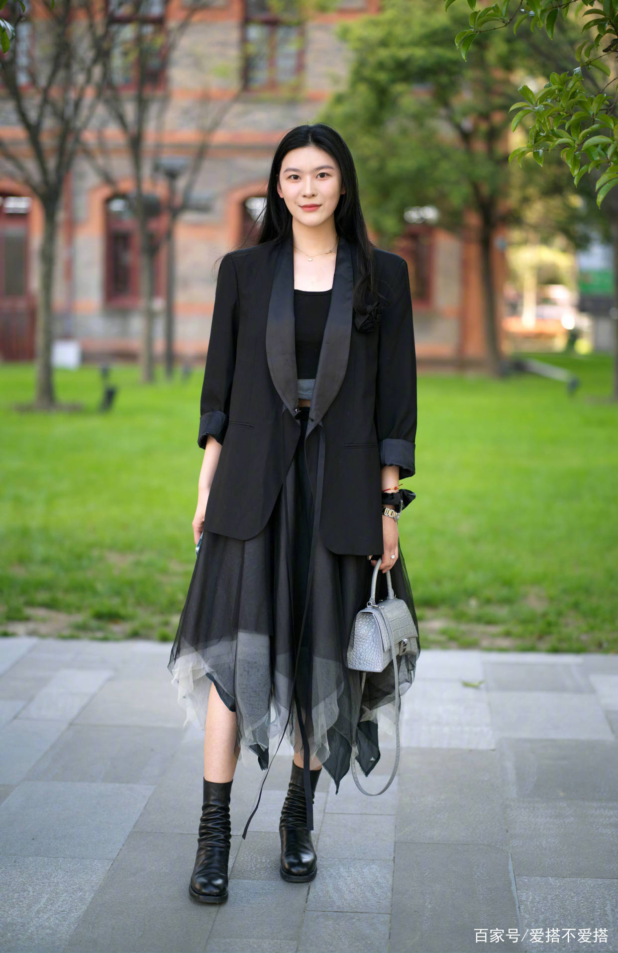 职场穿搭女高级气质 西装套装 940556cf05cc4927b31fbe1d3434bab0.jpeg