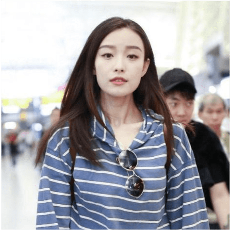 条纹|15岁黄多多颜值爆表！开衫配T恤更美过女明星，扎低马尾神似孙莉
