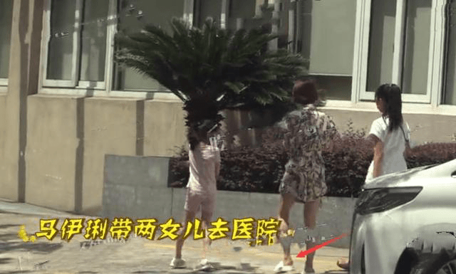 在医院拍到马伊琍母女三人 不修图个个都是大长腿 素颜也真实 时尚 新民每日资讯