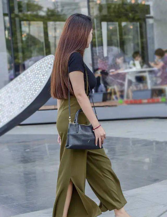 面料|微胖的身材，更适合阔腿裤穿搭，轻盈显瘦又显美的气场?