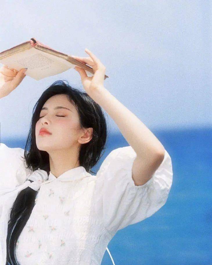 宫廷中|下周穿什么｜一起穿X型裙才是好姐妹！