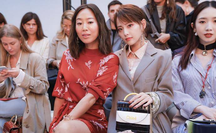 身材|32岁张嘉倪与21岁孟美岐同框炫富比少女感，一个穿2万，一个穿1万