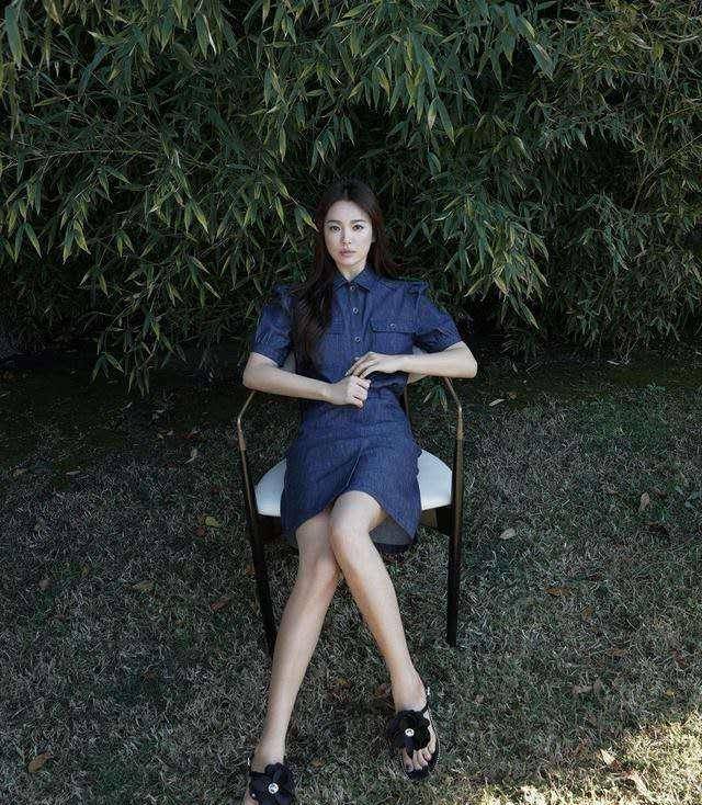 小个子|39岁宋慧乔好年轻，穿牛仔裙青春有活力，离婚后依然少女感十足