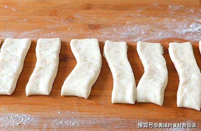 做法|冷冻油条生胚：家庭配方也能成功，早餐只要5分钟，个个酥脆松软