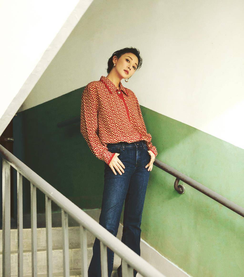 美得|殷桃的颜值真百变,复古造型美得像画中人,摩登又清纯