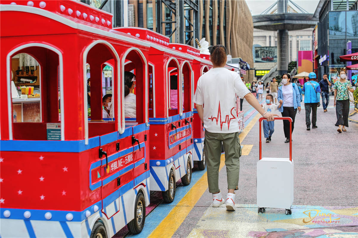 文化|装满希望的旅行箱，精致、好看、有质感，华熙LIVE是年轻人生活圈