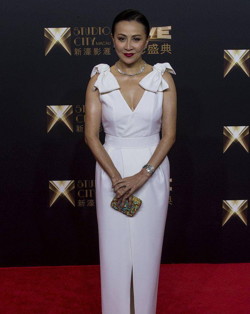 女生|刘嘉玲的造型真让人意外,上身像“老汉背心”,好在气质能hold住