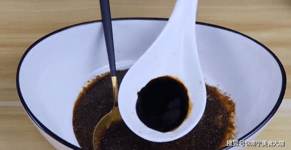 做法|还在做红烧五花肉？试一试网红新做法，肥而不腻，小孩馋到流口水