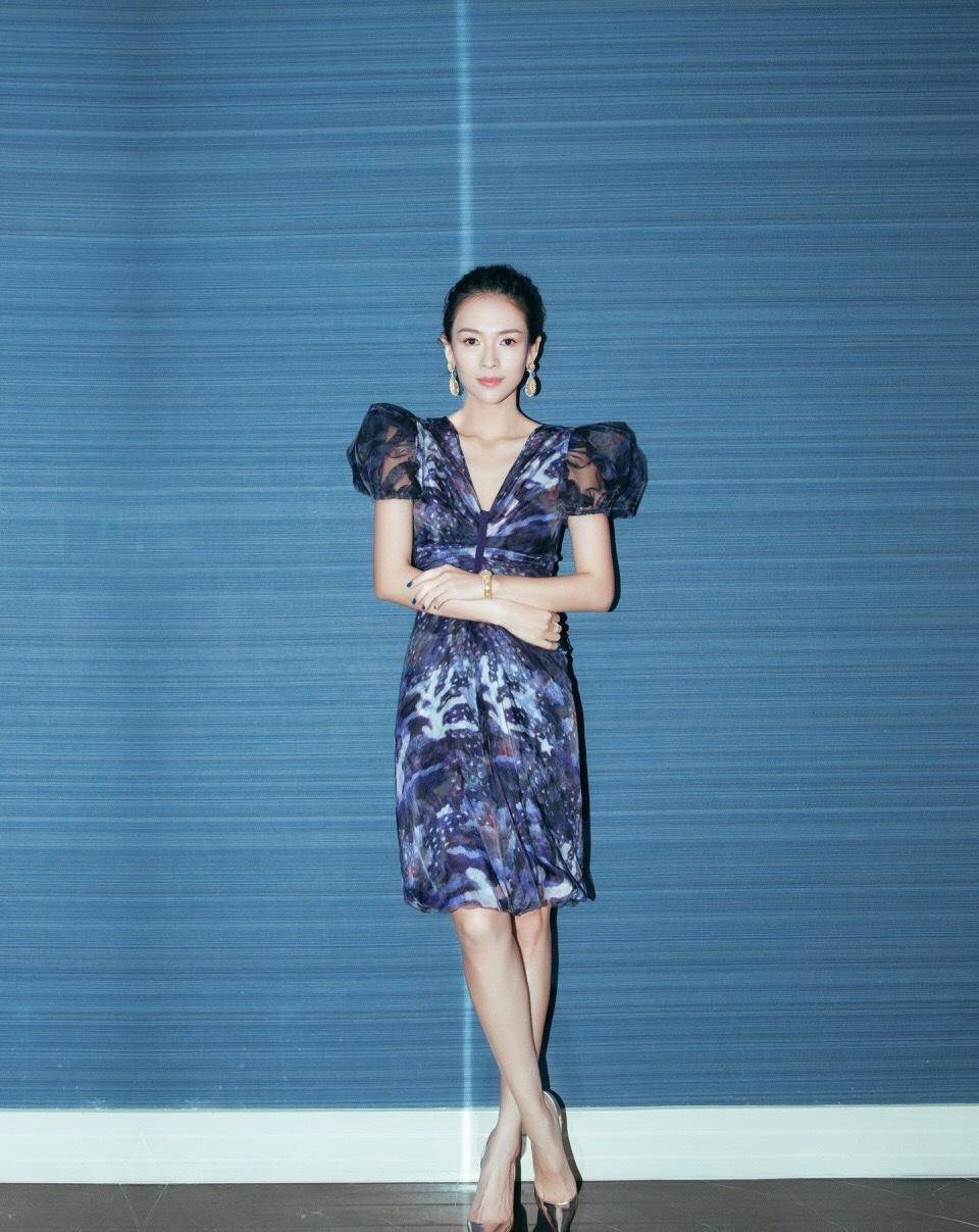 身材|42岁的章子怡亮相活动，虽然已是孩子的妈，但穿薄纱连衣裙仍惊艳
