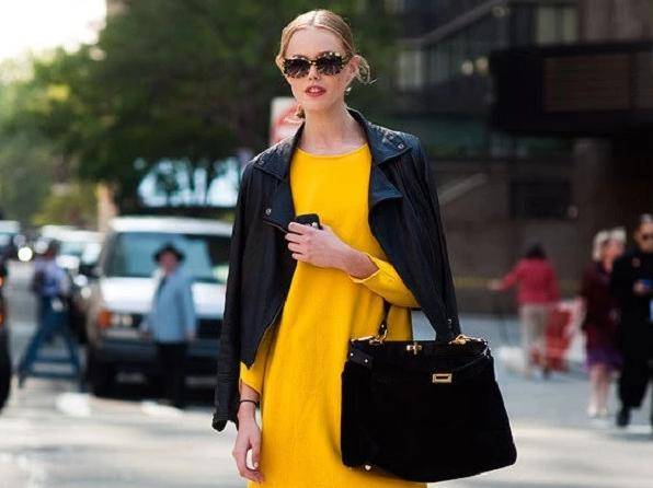 卫衣|奔三的女人少穿黑色和灰色，多穿这5种高级色，显气质又时尚