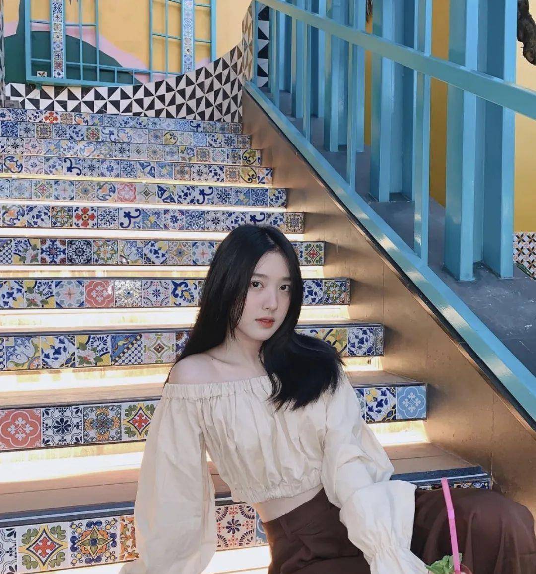 Liya|短上衣正流行,照着穿显瘦 + 显高