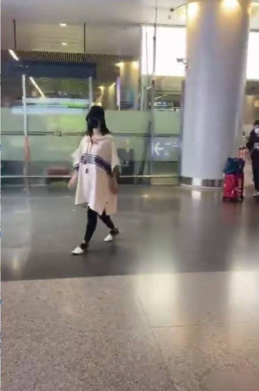 状态|谢娜二胎复出享大咖待遇!穿碎花裙状态佳,顶流赵丽颖都成了配角?