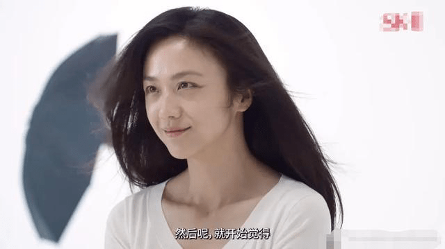 状态|汤唯拍片的现场照，脸蜡黄有些纹路但皮肤紧致，气质状态太好了！