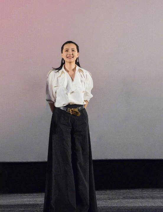 暖色调|中年女人的时髦，还得靠衬衫，“三要三不要”让你赢得更端庄