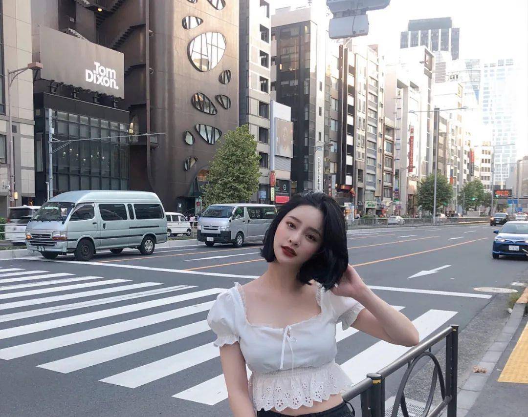 Liya|短上衣正流行，照着穿显瘦 ＋ 显高