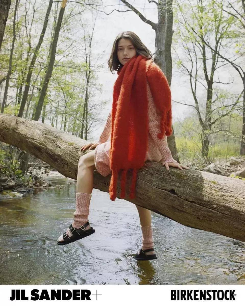 运动鞋|这个秋天，平底鞋+裙子穿出女人最轻松、优雅的样子，巨时髦！