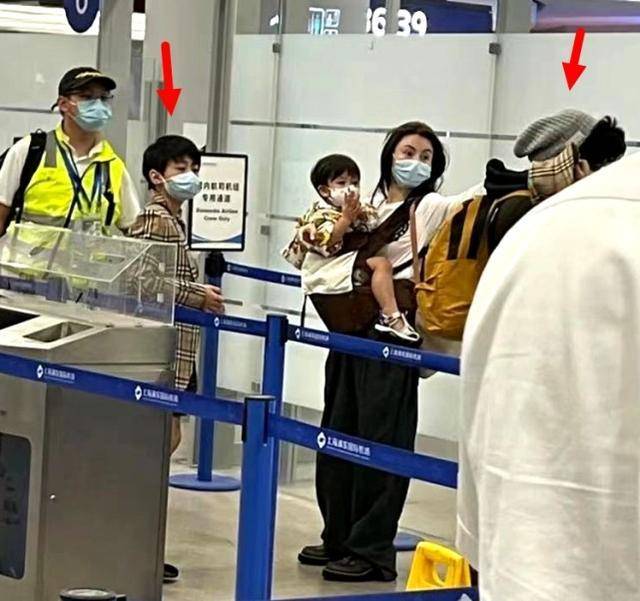 元素|张柏芝小儿子正面罕见曝光！眉宇间清秀比俩哥哥都帅气，皮肤白皙？