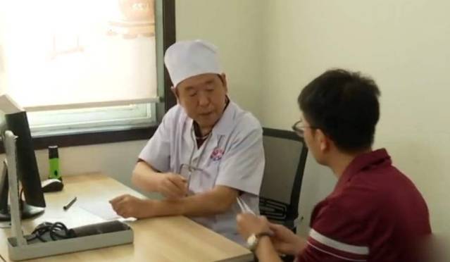 肝脏|医生提醒：肝硬化，并非毫无踪迹，身体出现4异常，劝你早查肝功