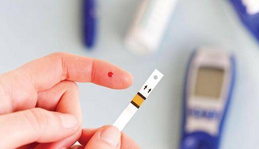 水平|48岁女子降糖半年，血糖从12.8降到4.8，她是怎么做到的？