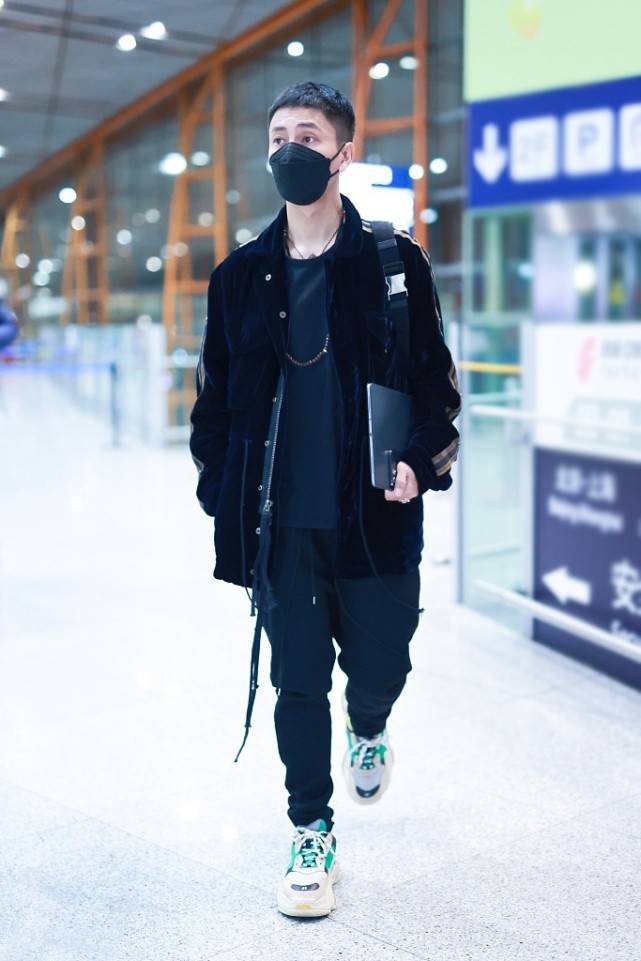 层次感|陈坤造型真“不怕矮”,用宽松单品打造潮流,这样穿初秋值得试试