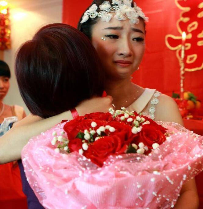 什么|“二胎要生儿子，女儿嫁妆房就取消”，一碗水父母能端平吗？