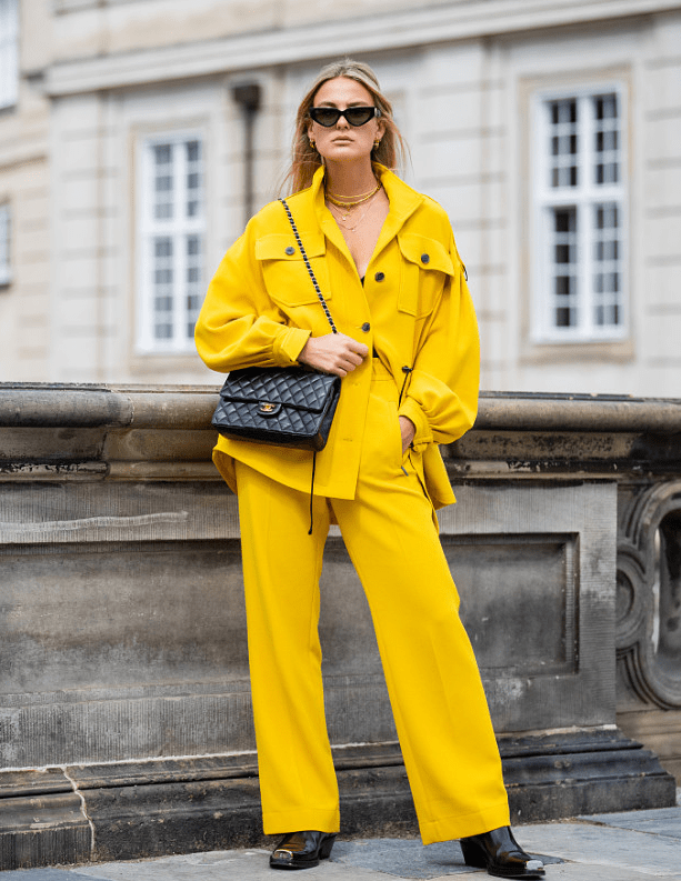 显得|定了!2021年的流行色是极致灰与亮丽黄,双色组合传递希望