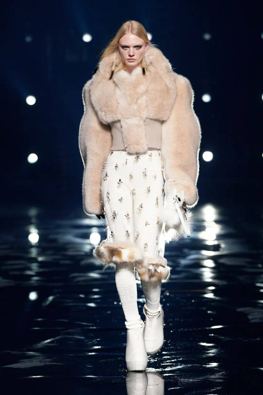 黑色|纯黑世界：Givenchy2021秋冬