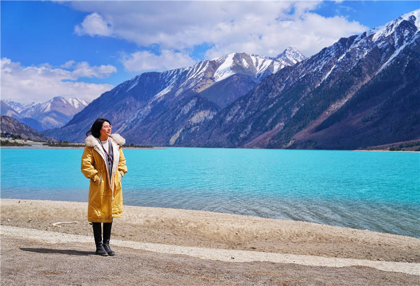 湖畔|川藏线上的神奇堰塞湖，天气晴朗的时候美如画卷，秋天风景最好看