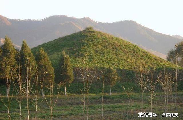 甘肃农民建防空洞，挖出“妖怪”，郭沫若见后大喜：赶快拿着进京