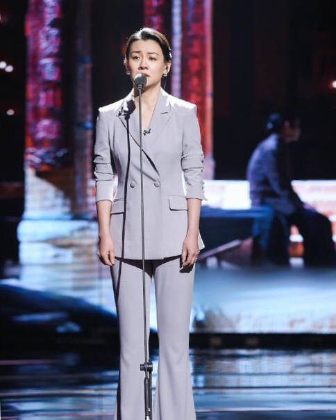 效果|刘琳气质真不错，奶奶辈年龄穿粉裙却没扮嫩痕迹，看着还有高级感