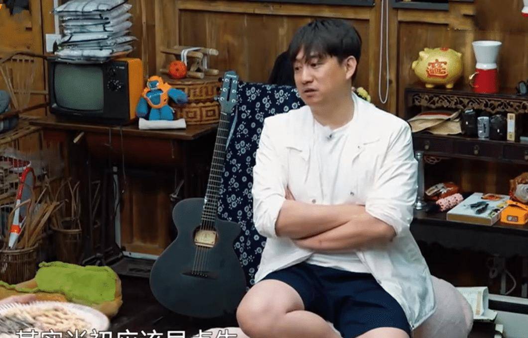 黄磊|黄磊坦言：后悔生孩子晚了，原因略“无语”，却戳痛很多人的心