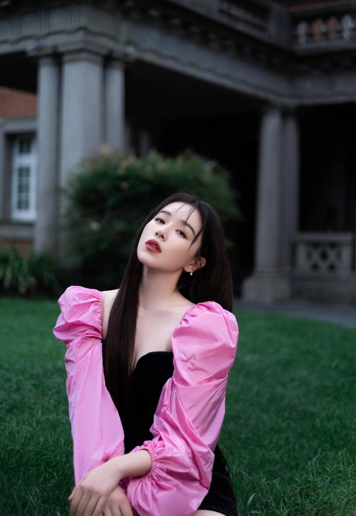 设计|跟阚清子学“七夕穿搭”，穿粉色泡泡裙少女感满满，心动翻倍