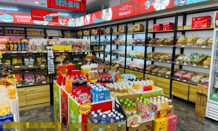 进货|近几年风靡的零食店行业 小莫开起零食店