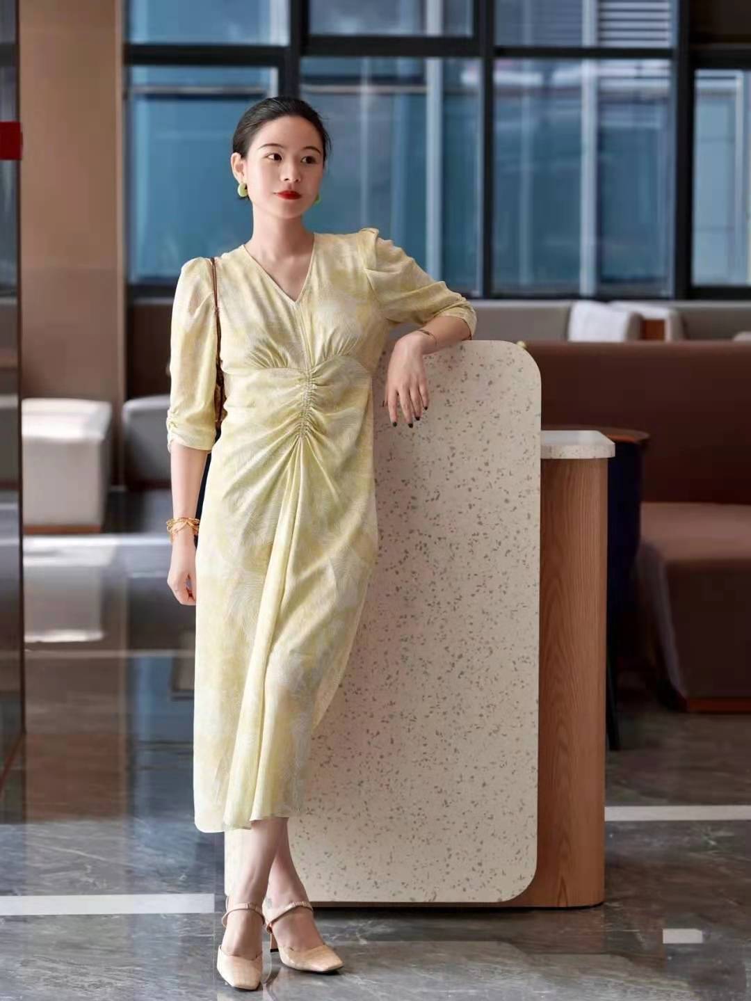 颜色|职场女人如何穿的高级又显气质？这五套搭配送你，每天穿得不重样