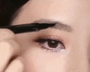 因为|建议女生:化妆时别犯这4个错误,不然无论多大年纪,都会显老!