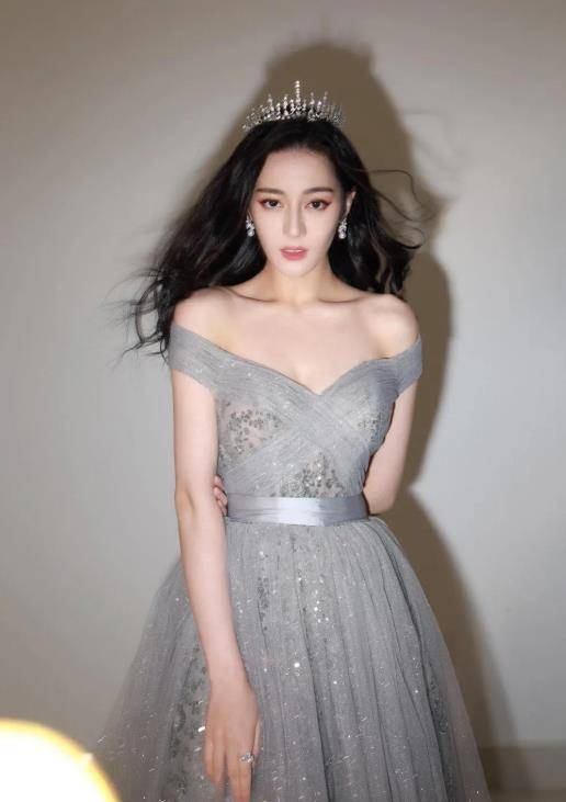 身材|看刘亦菲迪丽热巴谭松韵，穿搭纱裙装，谁才是真正的女神？